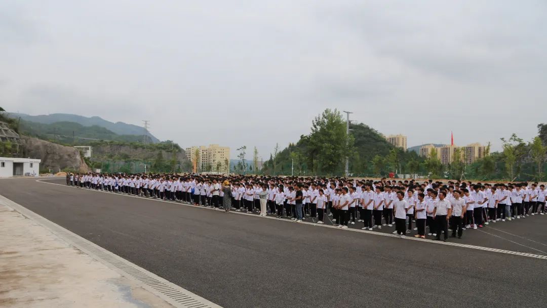 戎装作序展新姿·少年乘风正当时 | 铜仁市交通学校2023级新生军训开训动员大会