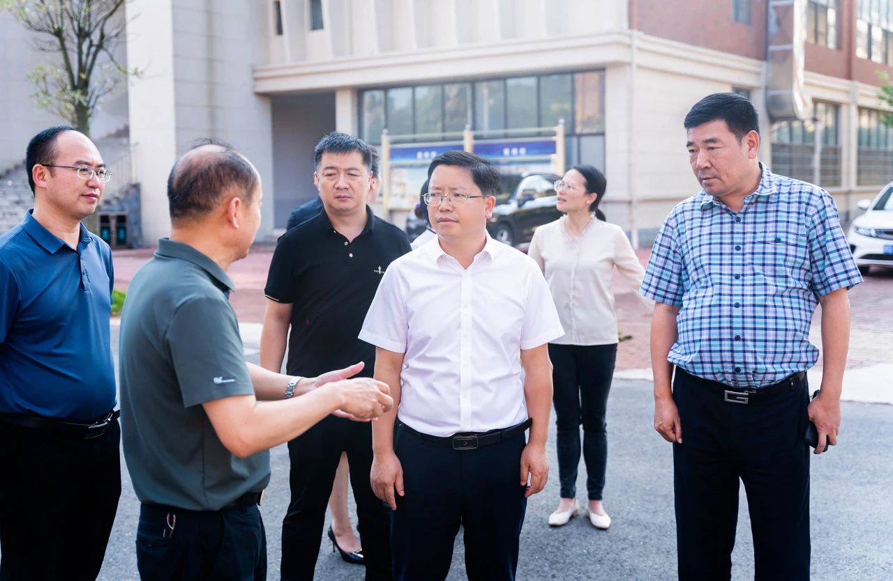 杨华祥调研教育工作