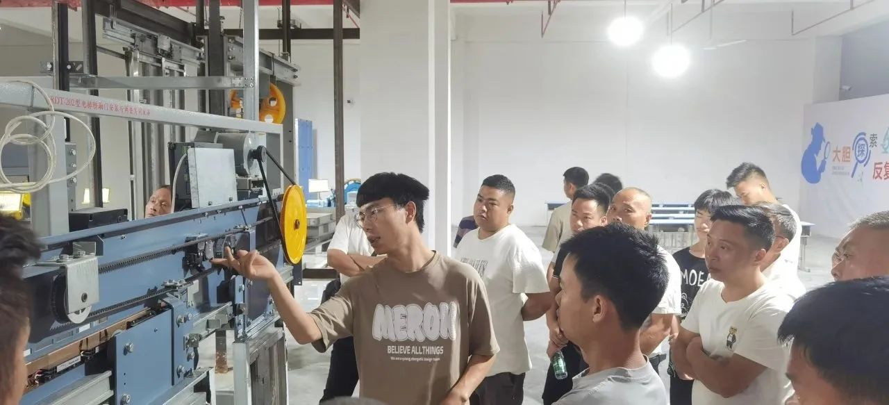 万山区2023年职业技能学历双提升工程培训班在铜仁市交通学校正式开班