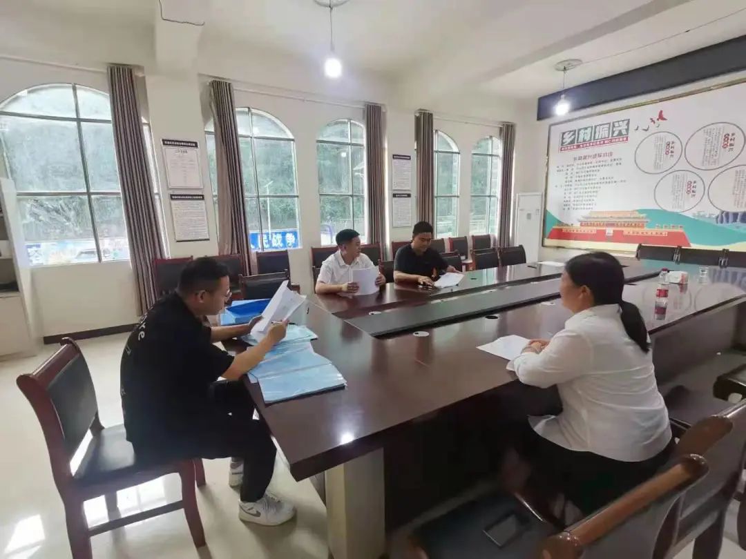 铜仁市交通学校到帮扶村调研乡村振兴工作和走访慰问脱贫户
