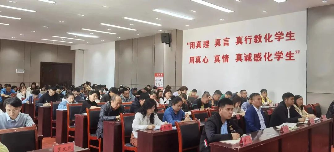 学习先进模范 争做优秀教师 | 铜仁市交通学校举行全国模范教师宣讲会