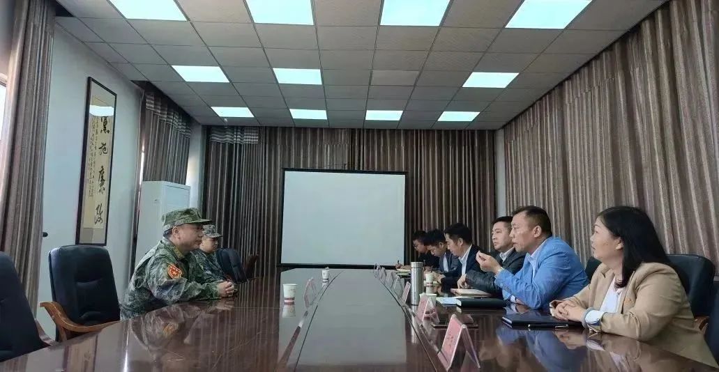 万山区人民武装部政委魏峰岚到铜仁市交通学校调研