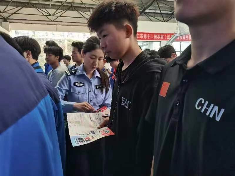 我校开展“拒绝依托咪酯 享受绿色人生”禁毒宣传教育活动