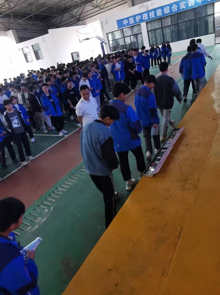 我校开展“拒绝依托咪酯 享受绿色人生”禁毒宣传教育活动